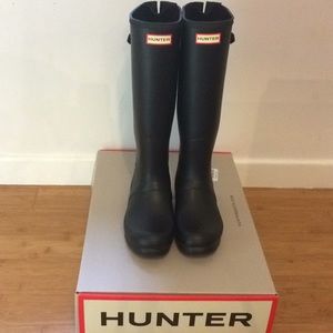 Hunter Tall Matte Black Rainboots Sz 9 with box